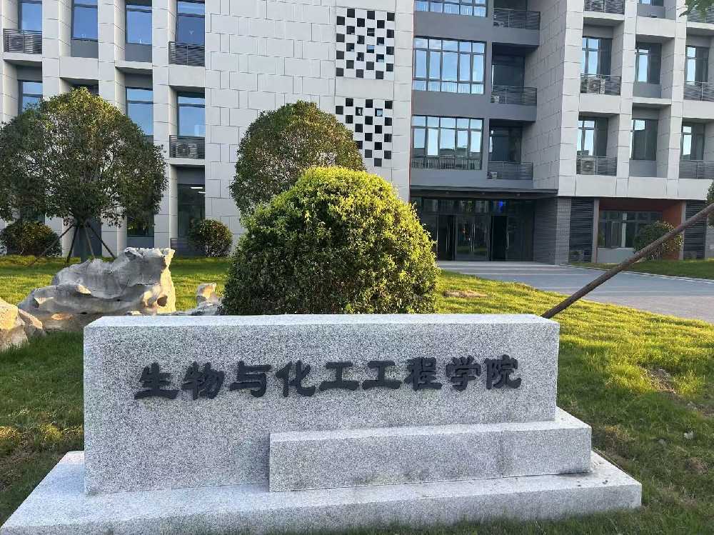 城阳区扬州职业大学体育场高杆灯项目